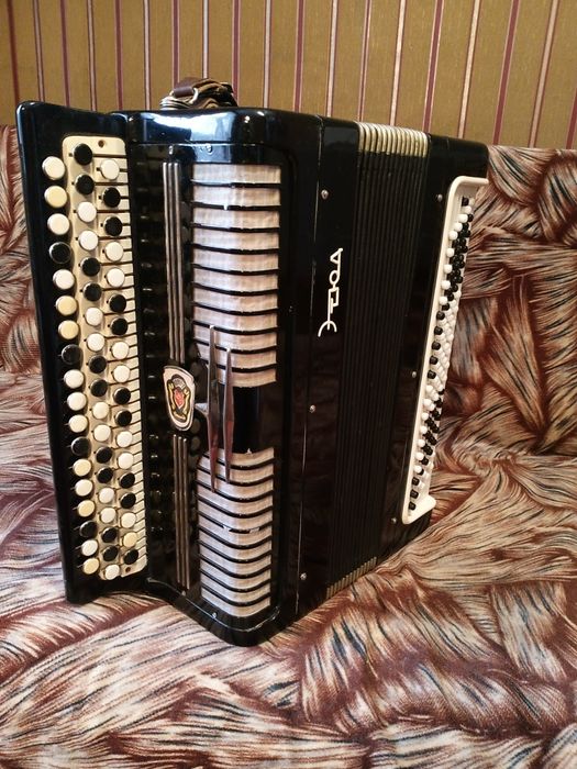 Продам баяни в хорошому стані.