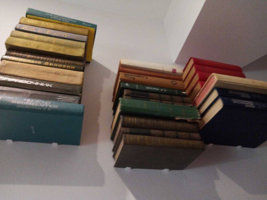 Поличка книжкова "невидимка"