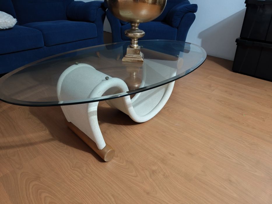 Mesa com tampo vidro e base pedra e madeira