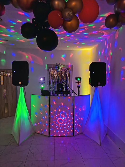 Dj z akordeonem.