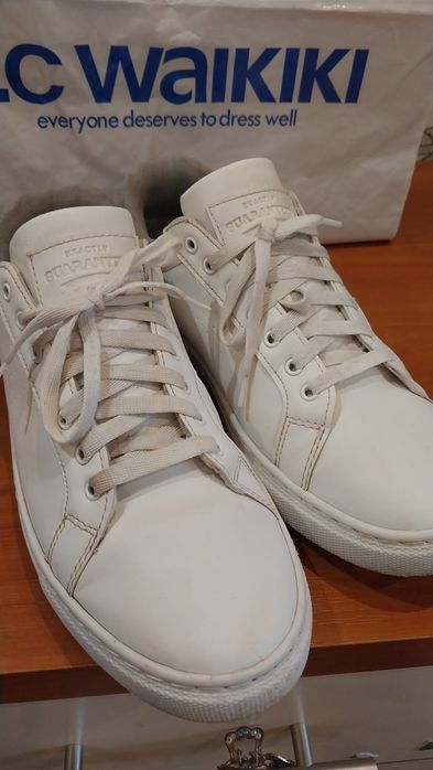 Продам мужские демисезонные кроссовки Сникерсы  LC Waikiki.
