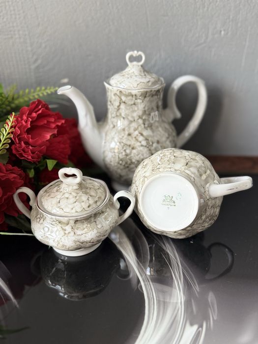 Śliczny serwis kawowy porcelana Karolina Czytaj opis !