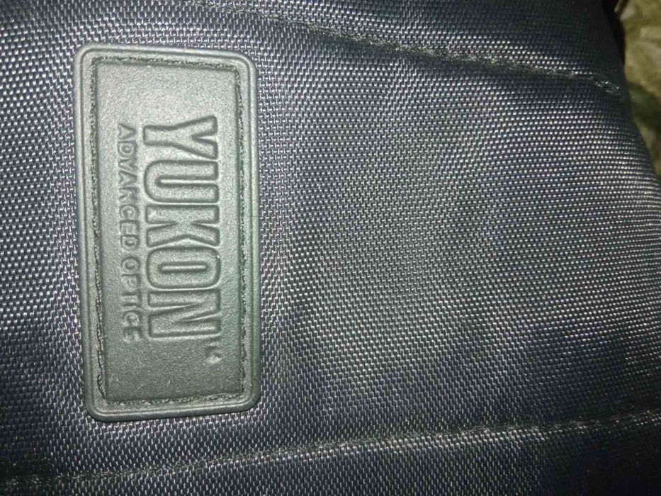 Оригінальний бінокль YUKON, новий з рідною сумкою.