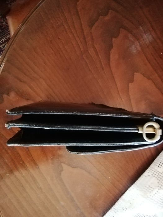 Mala para documentos em pele.