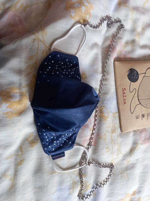 Máscara preta para proteção respiratória, com corrente - Salsa