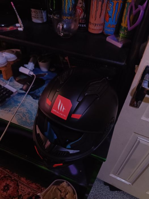 Продам шлем спорт MT HELMETS