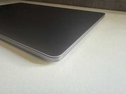 MacBook Pro 15” - IMACULADO! | i7 / 16GB / 512GB SSD / Radeon 560X64551178440707123