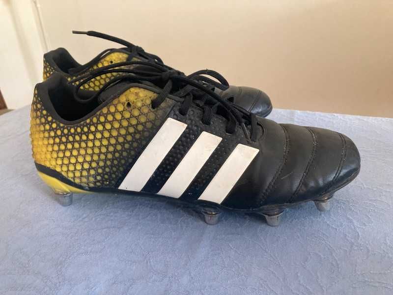 Chuteiras de futebol Adidas(como novas)