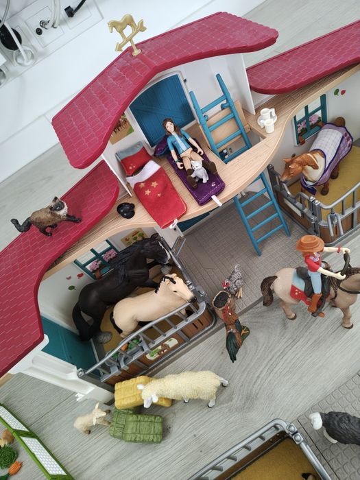 Schleich centrum jeździeckie42567/klatka dla królików 42728
