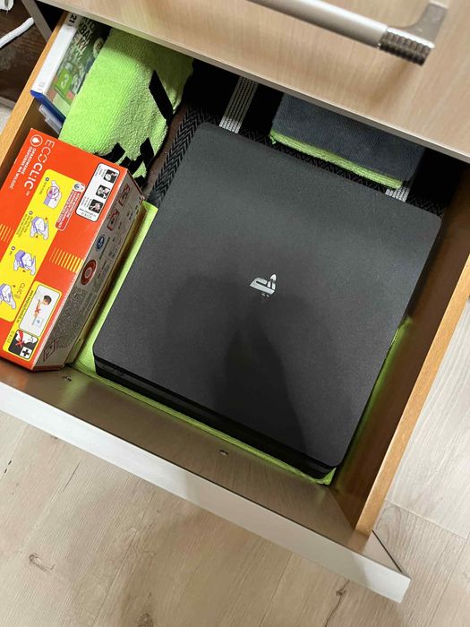 Konsola PS4 Slim 500GB jak nowa Zamienię za ps portal zapraszam