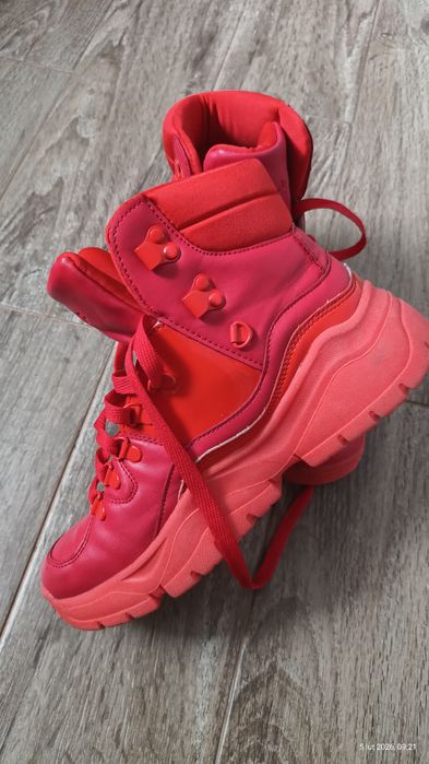 Trapery botki półbuty czerwone Cropp do lasu w góry