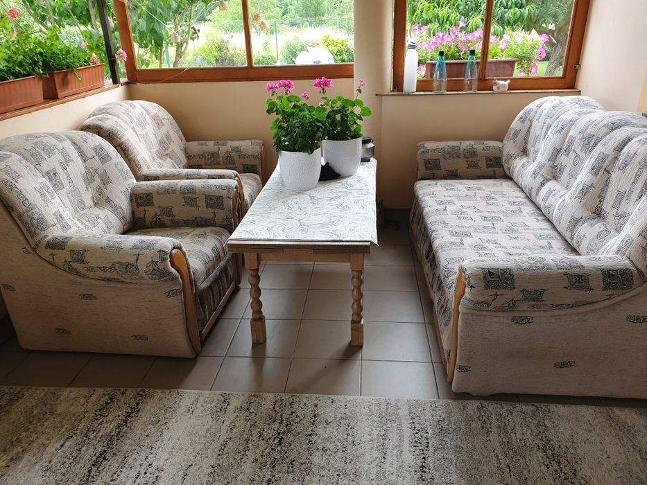 Sofa i dwa fotele