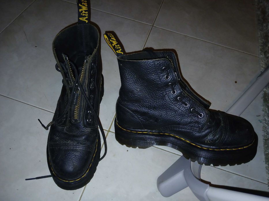 Dr. Martens Bota com atacadores 'Sinclair' PRETAS TAM 43