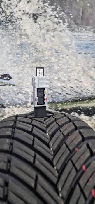 S23 1 x 235/65R17 Toyo Celsius AS2 108W XL opony wielosezonowe demo