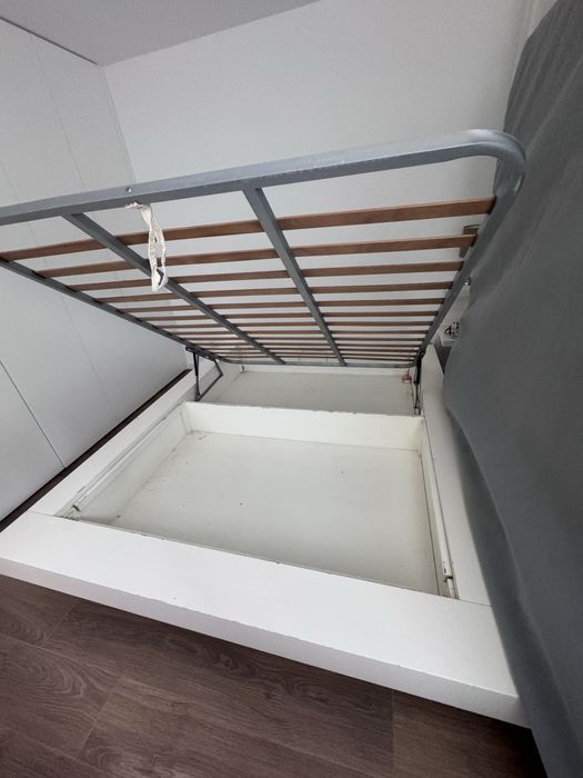 Cama de casal sommier 160 x 200 cm | muita arrumação | 150€