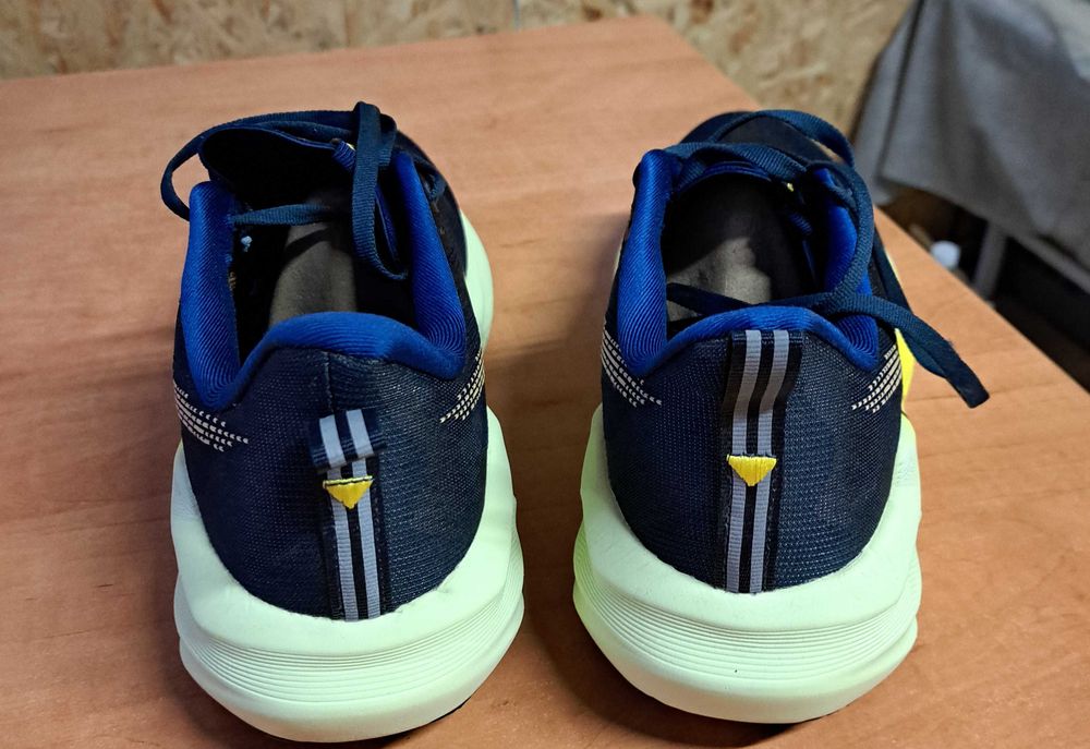 Asics Novablast 5 44.5 розмір