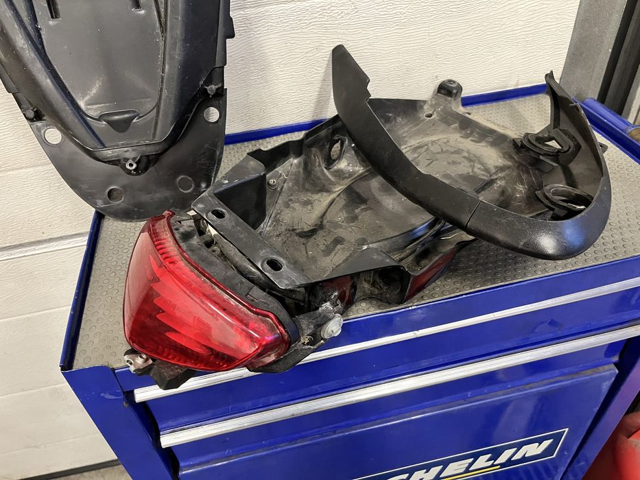 Zadupek ogon suzuki gladius sfv 650