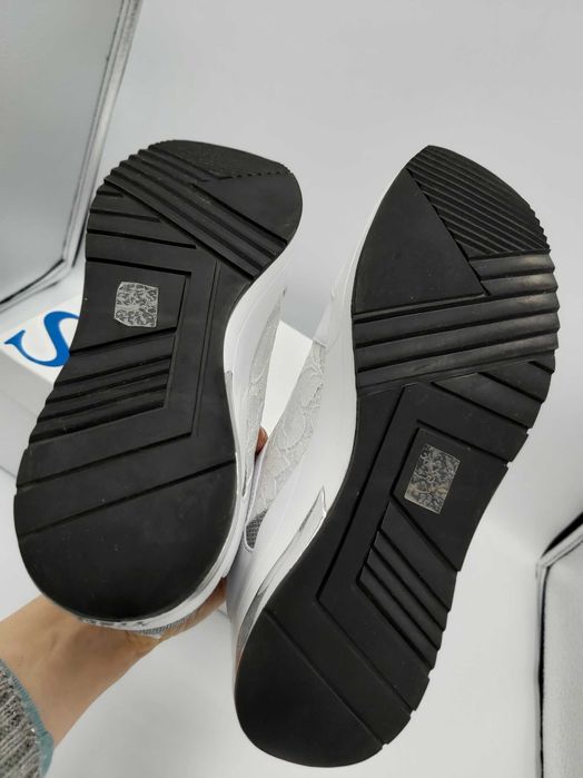 NOWE sneakersy GUESS białe koronka trampki rozmiar 38 platforma