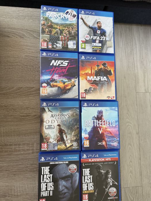 PS4 2 pady + 8 gier