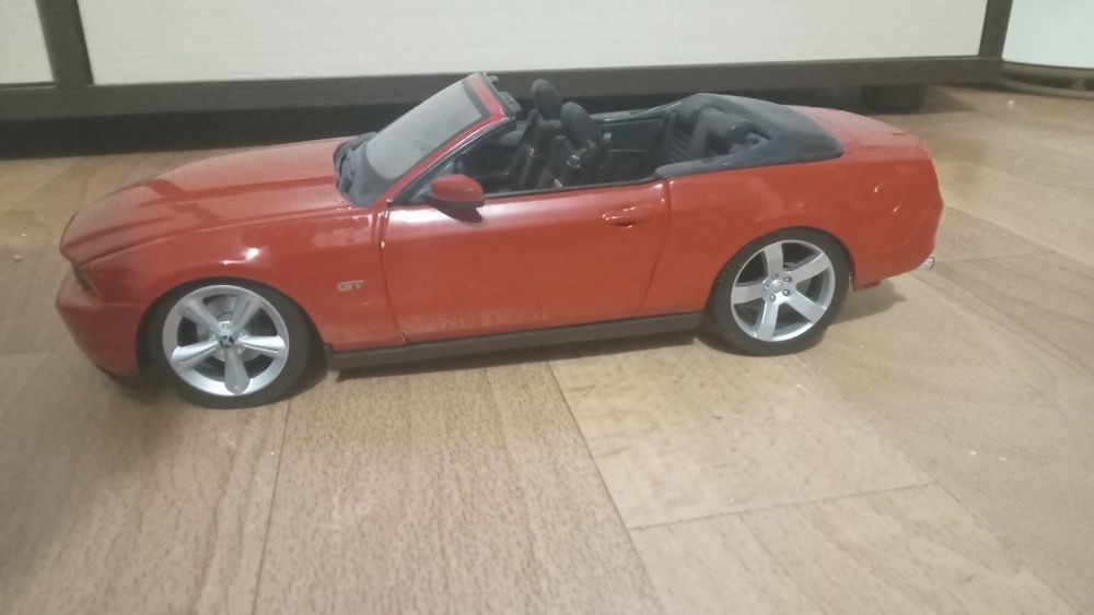 Колекційна модель 1.18 Ford Mustang