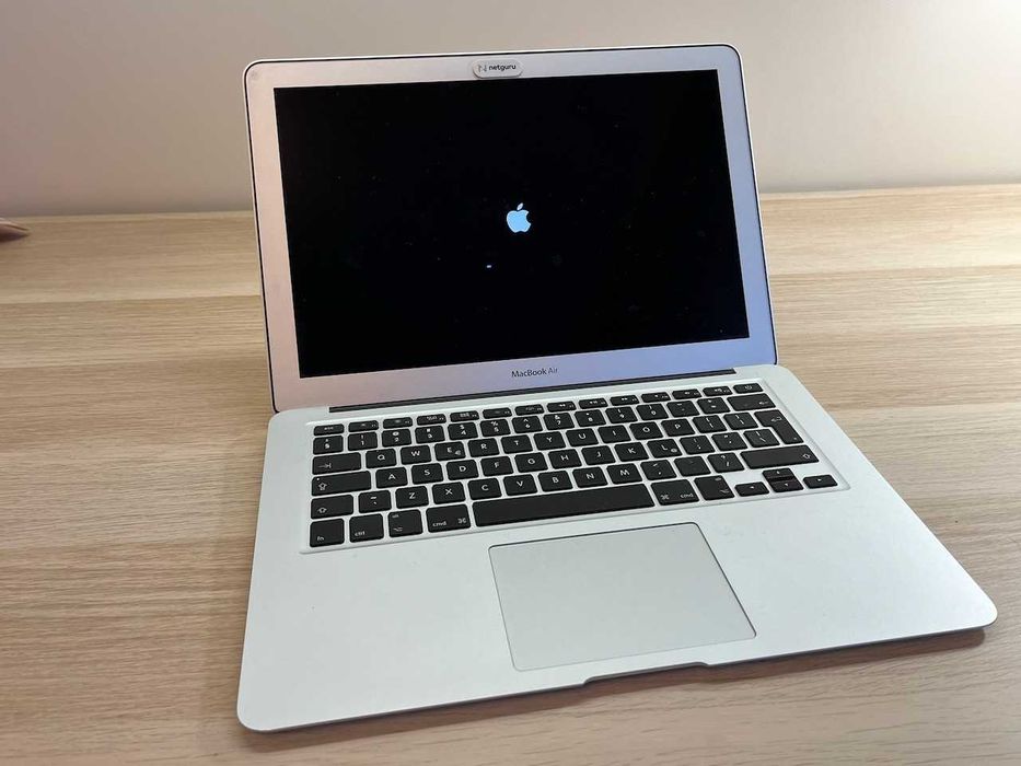 MacBook Air A1466, i7, 8GB RAM, 256GB, stan BDB, zestaw, 2x zasilacz