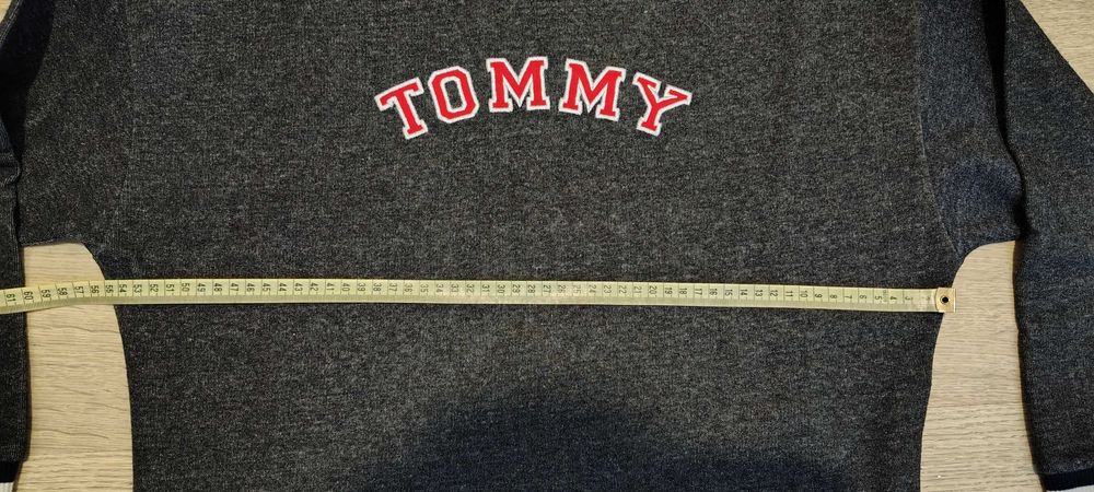 Młodzieżowa dziewczęca lub damska ciemnoszara bluza z kapturem Tommy Hilfiger rozmiar S.