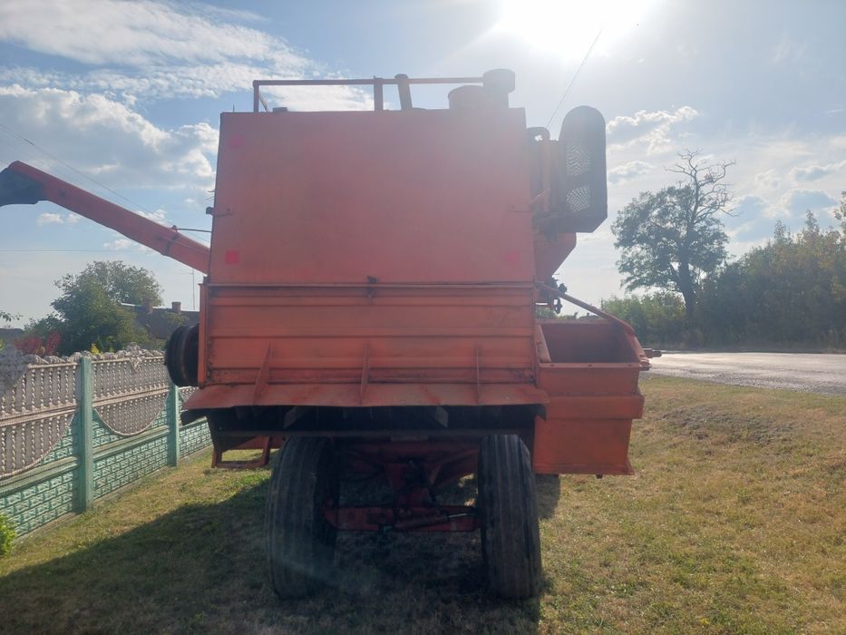 Продам зерновий комбайн Нива с-к5м1 .