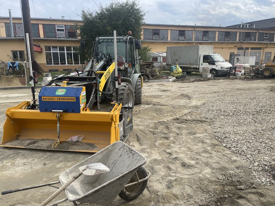 Спецтехніка  .  Основа  під бруківочне  та інші покриття