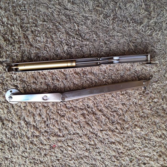 Vendo Compassos/amortecedores a gás para portadas de armários