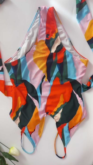 Cуцільний купальник 50 52 розмір