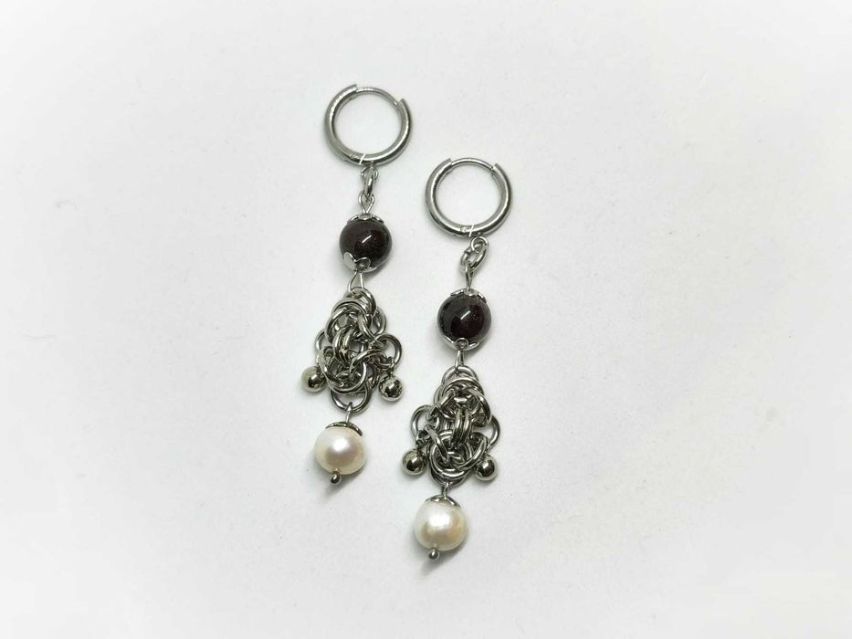Kolczyki chainmaille granat perłyi stal chirurgiczna gothic witchy