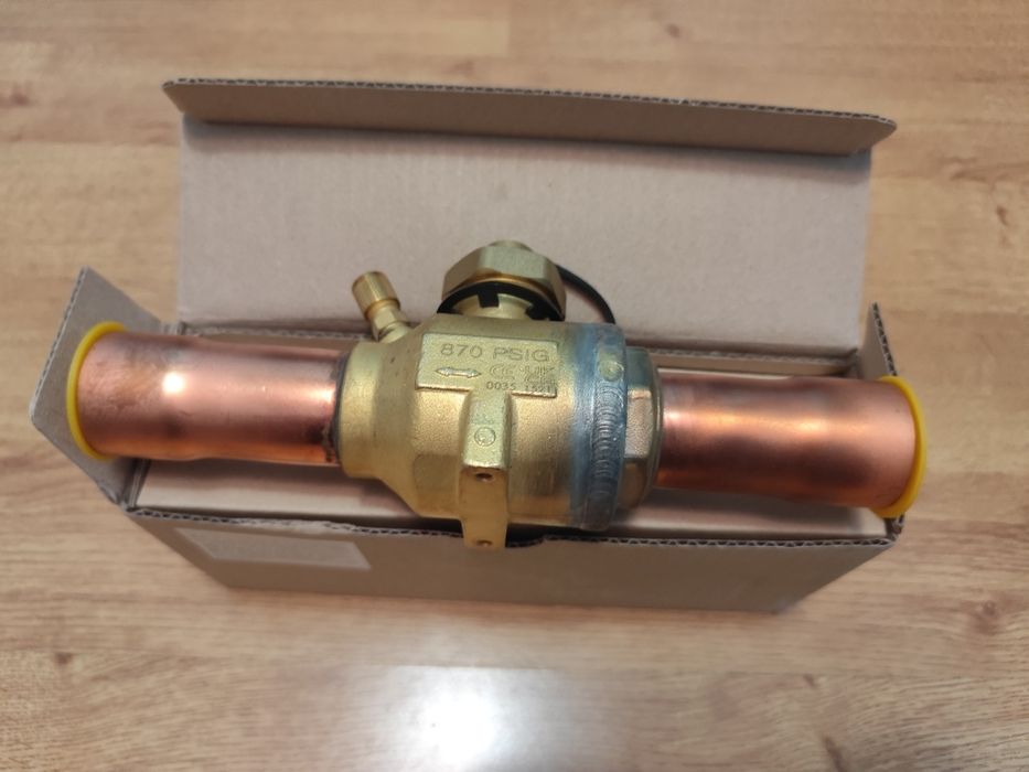 Henry 3/8" Кран кульовий пiд пайку с клапаном Шредера(938511)
