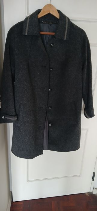 Casaco comprido cinzento