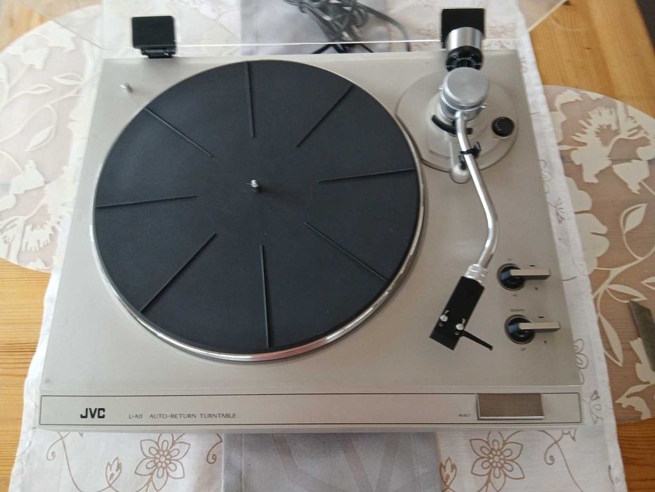 Gramofon JVC model L-A11