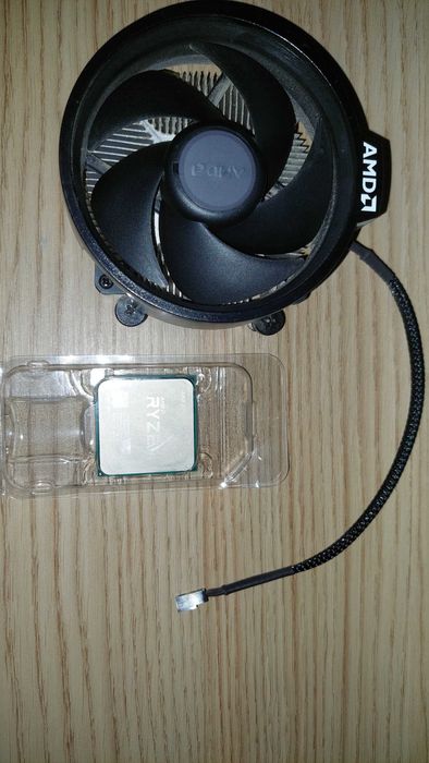 AMD Ryzen 5 2600 + chłodzenie.