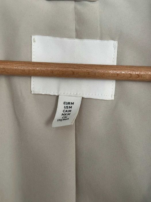 Beżowy trencz H&M