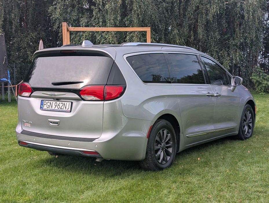Chrysler Pacifica Chrysler Pacifica Touring L 2019 (Pacyfika)