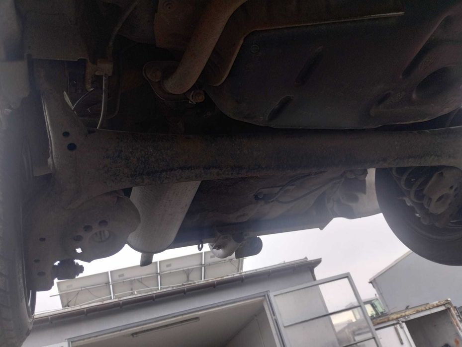 oś tylna belka tarcze Toyota Yaris I 99-05r, części