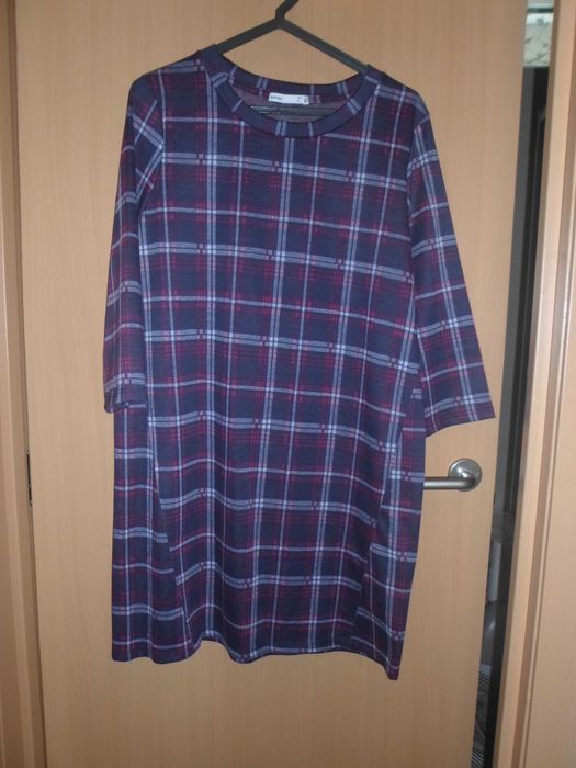 vestido em malha da marca Lefties para mulher