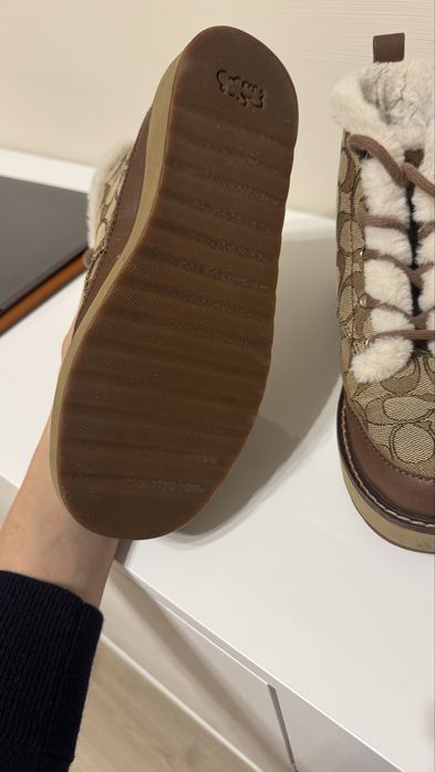Зимові черевики coach