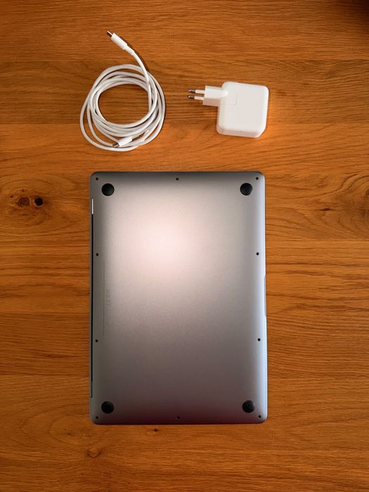 Apple - MacBook Air M1