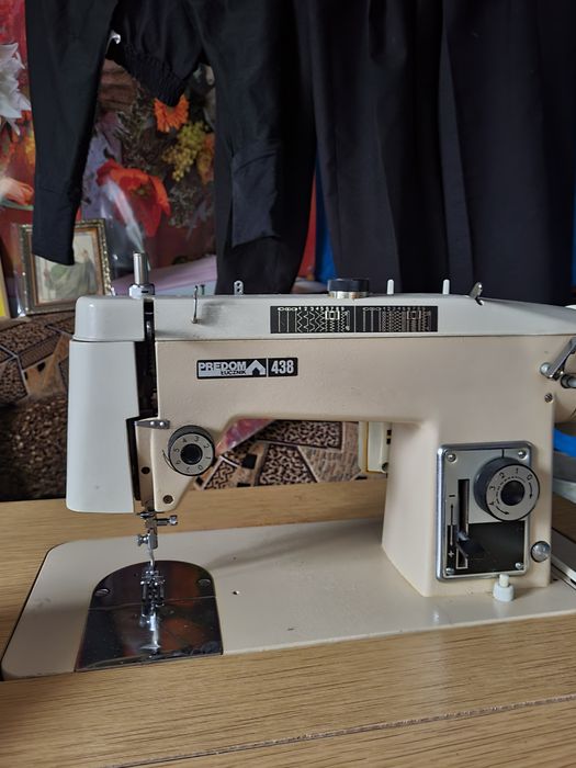 Продається швейна електрична швейна машинка
