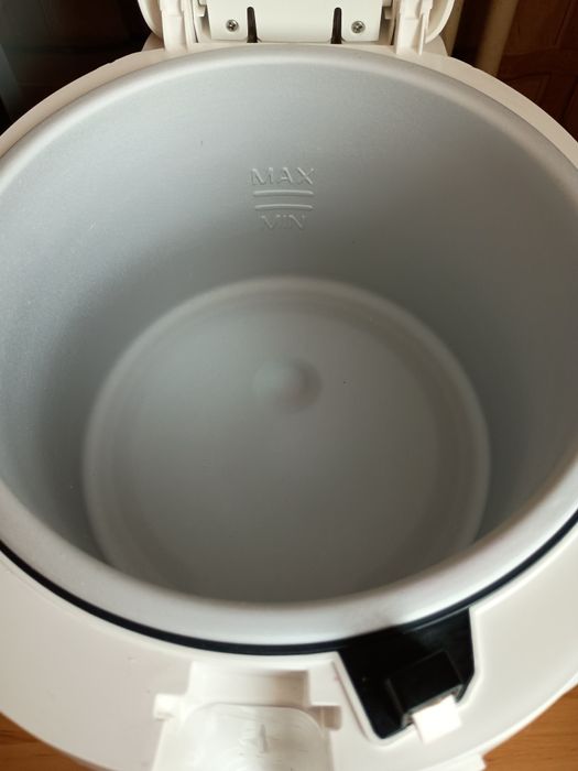 Frytownica Vesta (NOWA!)
- Frytkownica Vesta EDF01 1800( nowa,n