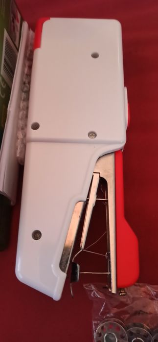 Maquina de costura portatil, NOVO