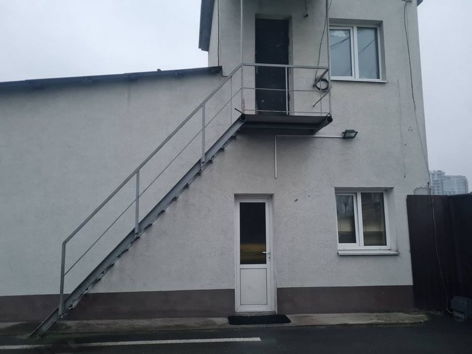 Без комісії!Здам кабінет 10 м2 по вулиці Центральна 1