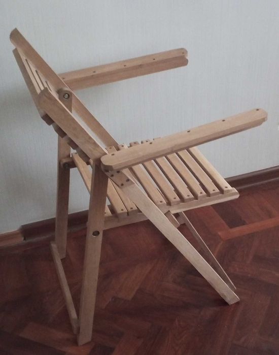 Деревянный раскладной стул (кресло) для сада или двора