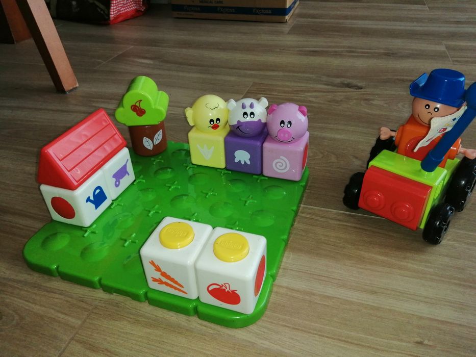 Quinta com peças de encaixe	Chicco	18 peças*