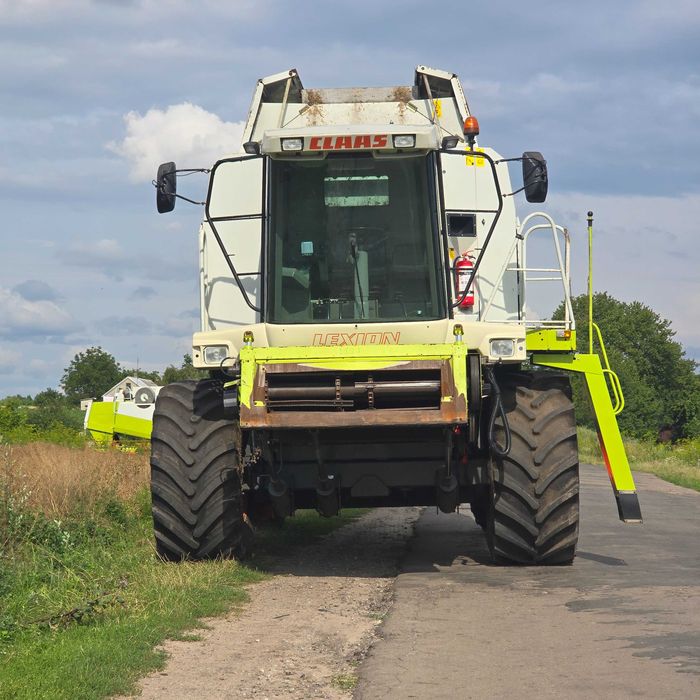 Свіжий claas lexion 460 з жаткою