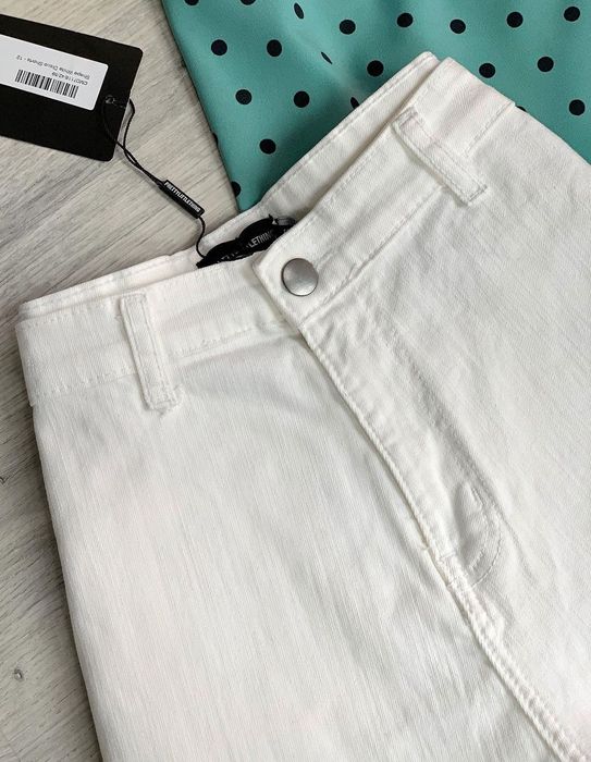 Білі джинсові шорти на високій посадці