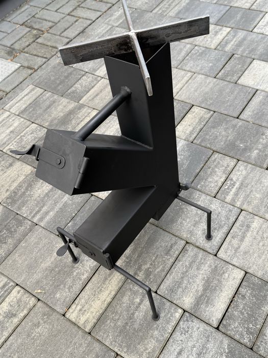 Piec rakietowy na biwak na ryby